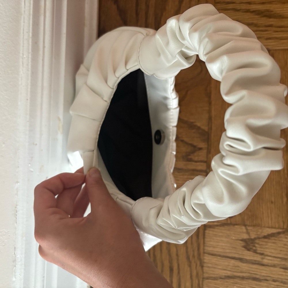 White Ruched Handle Bag - Picture 3 of 3